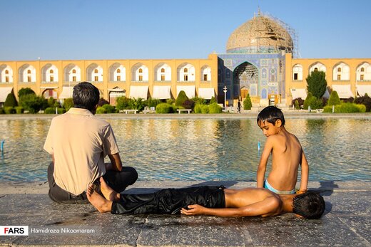 آب‌تنی در گرمای تابستان