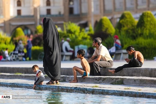 آب‌تنی در گرمای تابستان