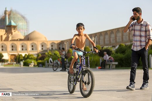 آب‌تنی در گرمای تابستان