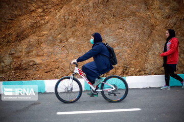 تکذیب ممنوعیت استفاده زنان از دوچرخه در مشهد با صدور دستور قضایی