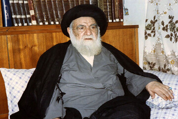 ببینید | تصاویر کمتر دیده شده از مراسم خاکسپاری آیت الله خویی با حضور آیت الله سیستانی