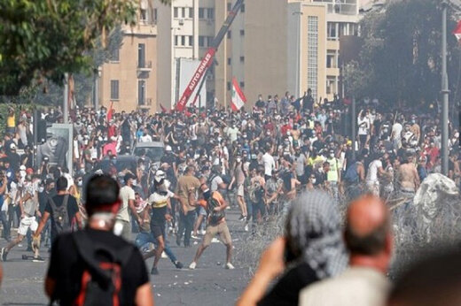 ببینید | حمله مجدد به وزارت‌خانه‌ها و ادارات دولتی بیروت