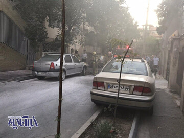 آتش گرفتن خودرو ال 90 درخیابان لارستان تهران