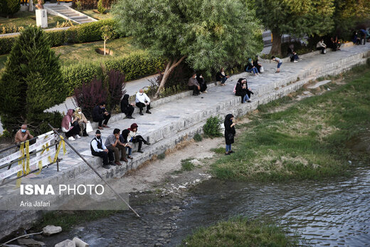 مسدود شدن دهانه های زیرین سی و سه پل اصفهان در پی حوادث اخیر