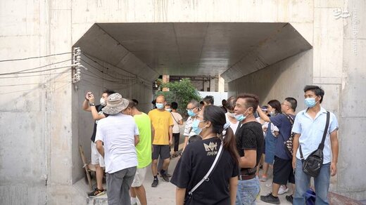 خانه‌ای در وسط اتوبان