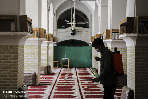 نماز جماعت در مسجد فُرط،قدمگاه امام رضا (ع)