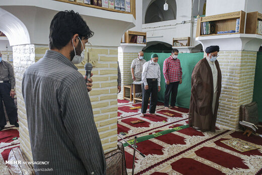نماز جماعت در مسجد فُرط،قدمگاه امام رضا (ع)
