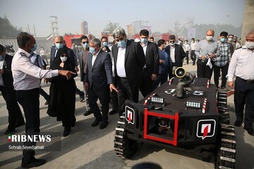 ببینید | رونمایی از ربات و خودروی جدید کنترل از راه دور آتش‌نشانی