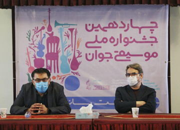 حسین علیزاده: نقش پلیس را برای هنرمندان ایفا نکنیم