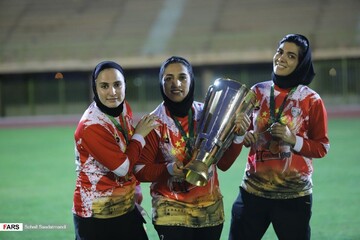 جشن قهرمانی تیم فوتبال بانوان شهرداری بم