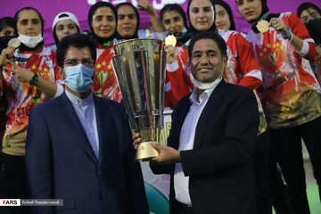 جشن قهرمانی تیم فوتبال بانوان شهرداری بم