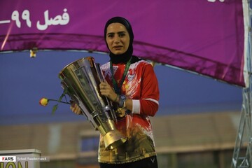 جشن قهرمانی تیم فوتبال بانوان شهرداری بم