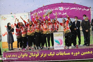جشن قهرمانی تیم فوتبال بانوان شهرداری بم