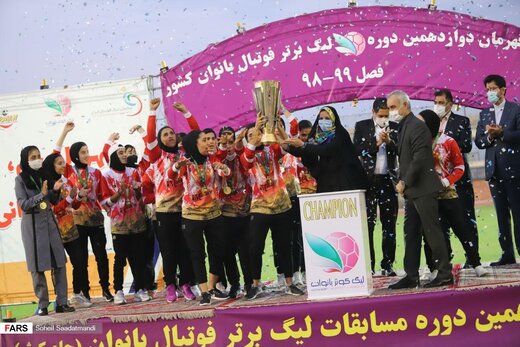 جشن قهرمانی تیم فوتبال بانوان شهرداری بم