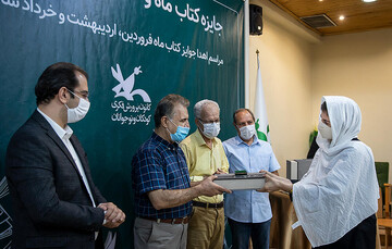مرغک‌های سیمین بهاری بر شانه کدام برندگان نشستند؟ 