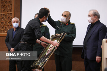 تجلیل از مدافعان سلامت به مناسبت روز پزشک
