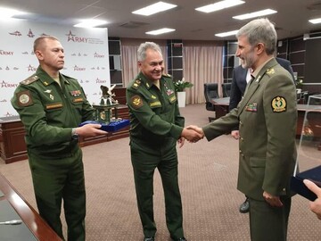 وزیر الدفاع الإیرانی یلتقي نظیره الروسي في موسکو