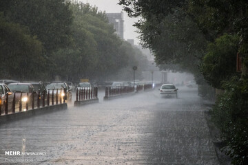بارندگی در محورهای شمالی/ ترافیک سنگین در محور قزوین-کرج