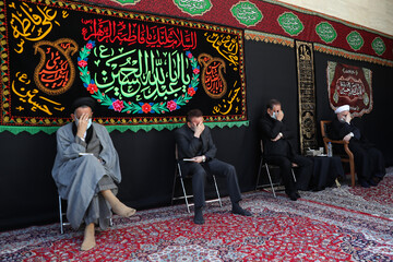 تصویری از دومین روز از مراسم عزاداری سالار شهیدان با حضور روحانی