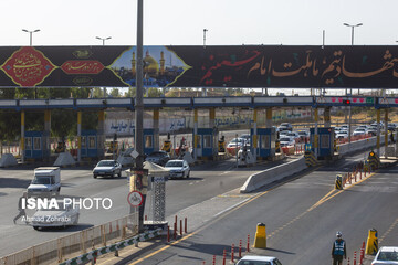 تصاویری عجیب از ورودی اتوبان تهران - قم در شروع تعطیلات