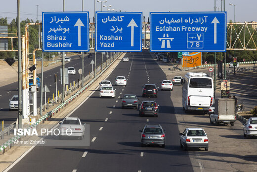 تصاویری عجیب از ورودی اتوبان تهران - قم در شروع تعطیلات