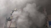 برجی ۲۱ طبقه در تهران آتش گرفت