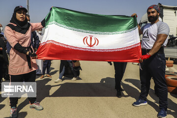 ثبت رکورد جهانی جابجایی کامیون با دندان توسط خواهر و برادر خوزستانی
