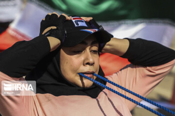 ببینید | جابجایی کامیون با دندان توسط خواهر و برادر خوزستانی