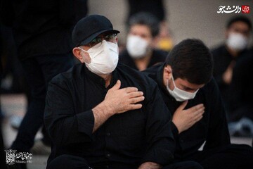 عکس | فرمانده سپاه قدس با رعایت کامل پروتکل‌های بهداشتی در مجلس عزاداری