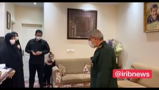 حضور بدون تشریفات سردار قاآنی در منزل یار همیشگی سردار سلیمانی+عکس حضور بدون تشریفات سردار قاآنی در منزل یار همیشگی سردار سلیمانی+عکس