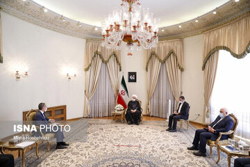 Rouhani: Iranians not to succumb to bullying