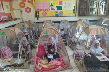 ببینید | عکسی جالب، متفاوت، عجیب و باقی چیزها از یک کلاس درسی! 