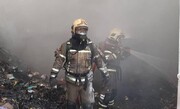 آتش سوزی در انبار نگهداری چیپس و تنقلات/ عکس