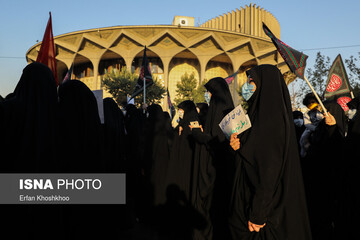 تجمع اعتراضی شهروندان تهرانی مقابل سفارت فرانسه