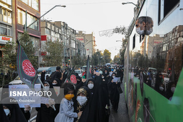 تجمع اعتراضی شهروندان تهرانی مقابل سفارت فرانسه