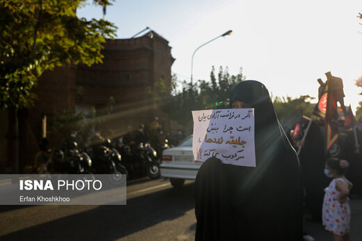 تجمع اعتراضی شهروندان تهرانی مقابل سفارت فرانسه