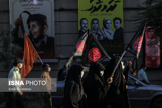 تجمع اعتراضی شهروندان تهرانی مقابل سفارت فرانسه
