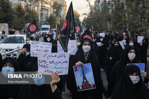 تجمع اعتراضی شهروندان تهرانی مقابل سفارت فرانسه