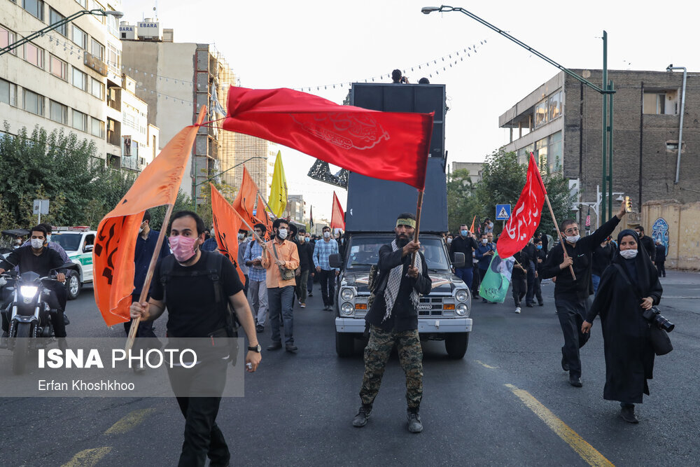 تجمع اعتراضی شهروندان تهرانی مقابل سفارت فرانسه