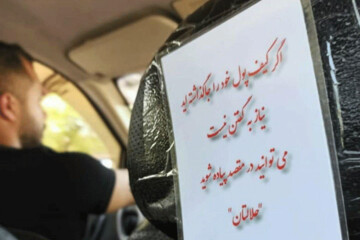 عکس | اقدام تحسین‌برانگیز راننده تاکسی در بندر انزلی