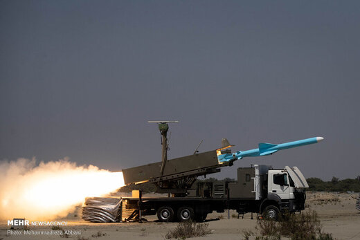 شلیک موشک قادر در رزمایش ذوالفقار ۹۹ ارتش