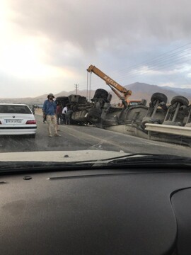 واژگونی تریلی در محور فیروزکوه