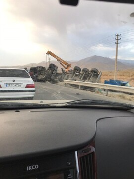 واژگونی تریلی در محور فیروزکوه
