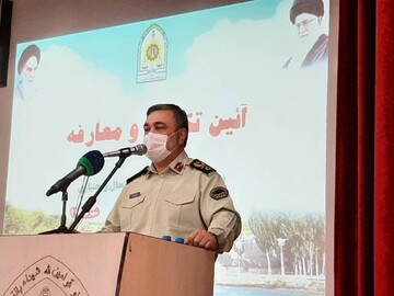 خدمت به مردم بهترین راه مقابله با معاندان/ تا پای جان ملزم به تامین امنیت مردم هستیم/ نیروی انتظامی همیشه در کنار مردم است
