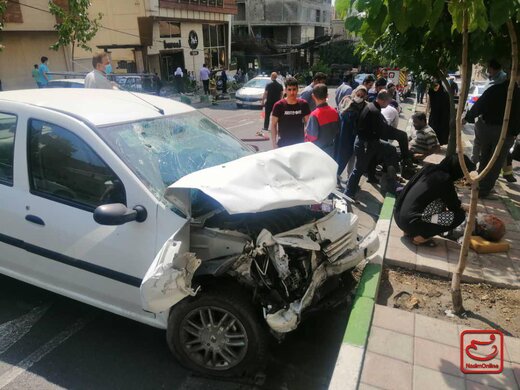 ساعتی قبل حادثه واژگونی یک دستگاه بونکر حامل بتن وافع در آجودانیه تهران