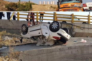 عکس | واژگونی پژو ۲۰۶ در آزادراه تهران _ پردیس با یک کشته 