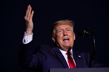 مشاوران سابق کاخ سفید درباره ماندن ترامپ هشدار دادند