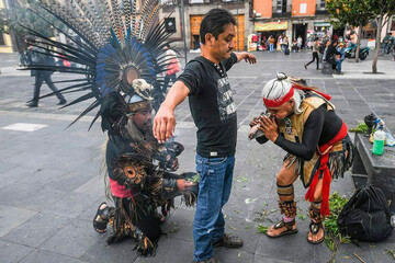 عکس | اقدام عجیب جادوگران علیه ویروس کرونا ! 