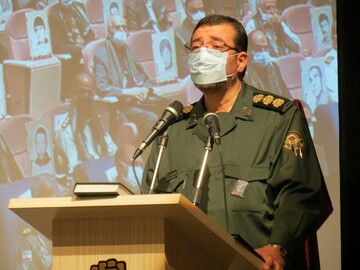 ملت بزرگ ایران در دفاع مقدس از جان و مال خود گذشتند تا انقلاب اسلامی و ایران عزیز آسیب نبیند