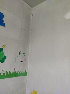 خسارت های وارده به مدرسه ابتدایی اوچران در اثر زلزله